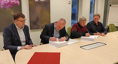 THUMBNAIL Fra Venstre Bo Johansen Salgsdirektør I Verdo Morten Birch Direktør For Energianlæg I Verdo Samt Repræsentanter Fra Senja Avfall